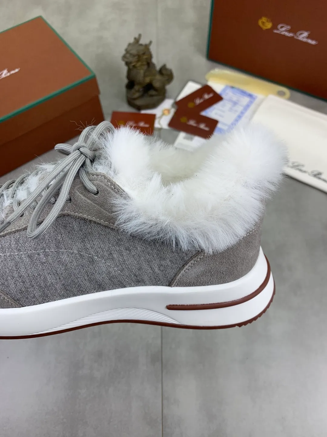 Men's Men's Shoes 💰P460 New Style 💰Mauri The latest casual shoes Loro Piana 💯Top grade💯Buy the original copy💯 Founded the existing Loro Piana company on April 24, 1924. It is now the sixth generation of family business, providing top quality products to customers who are discerning about taste and quality. Imported original fly woven fabric with cowhide fabric, plain calfskin lining. Hand-sewn thread with cowhide feet. Original packaging. High-end outsole. Size: 38-44 (customized for 45 and 46). 5️⃣ colors available.